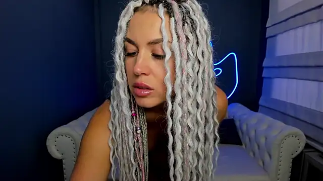 Snapshot of rock_n_roxy chatting on March 14, 1:16 am rock n roxy online show from March 14, 1:16 am