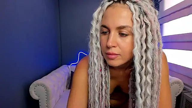 Snapshot of rock_n_roxy chatting on March 20, 8:42 am rock n roxy online show from March 20, 8:42 am