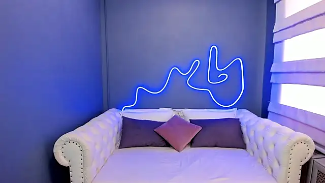 Snapshot of rock_n_roxy chatting on March 21, 8:06 am rock n roxy online show from March 21, 8:06 am