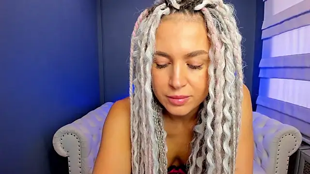 Snapshot of rock_n_roxy chatting on March 22, 1:22 am rock n roxy online show from March 22, 1:22 am