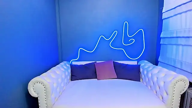 Snapshot of rock_n_roxy chatting on September 9, 1:16 am rock n roxy online show from September 9, 1:16 am