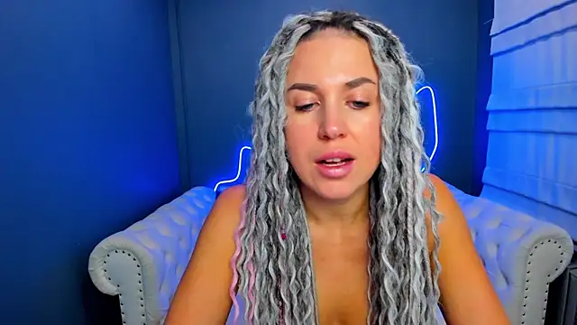 Snapshot of rock_n_roxy chatting on September 18, 1:18 am rock n roxy online show from September 18, 1:18 am