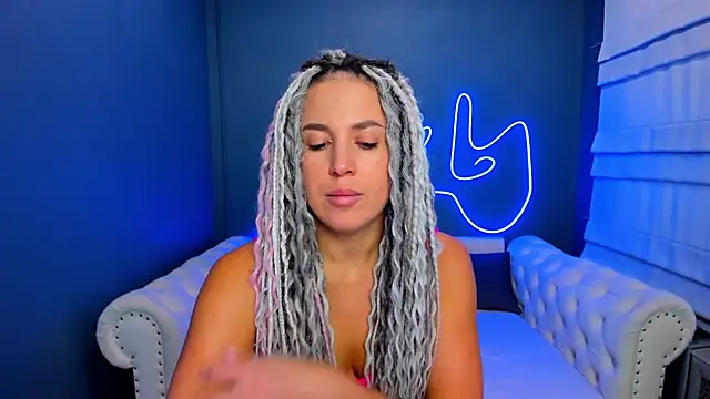 Snapshot of rock_n_roxy chatting on September 19, 1:18 am rock n roxy online show from September 19, 1:18 am