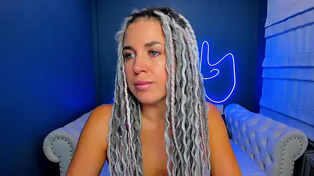 Snapshot of rock_n_roxy chatting on September 20, 1:17 am rock n roxy online show from September 20, 1:17 am