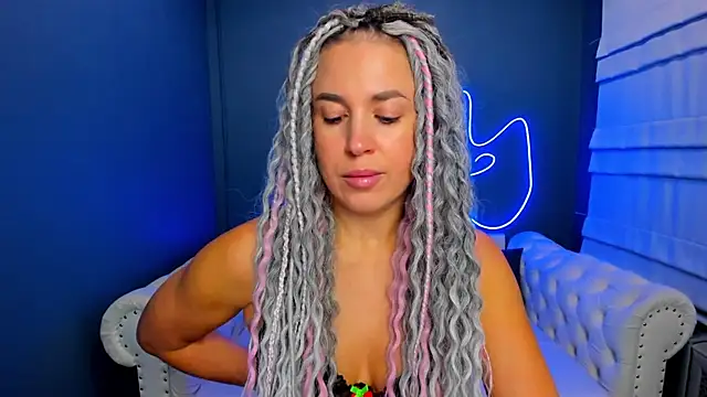 Snapshot of rock_n_roxy chatting on September 24, 1:20 am rock n roxy online show from September 24, 1:20 am