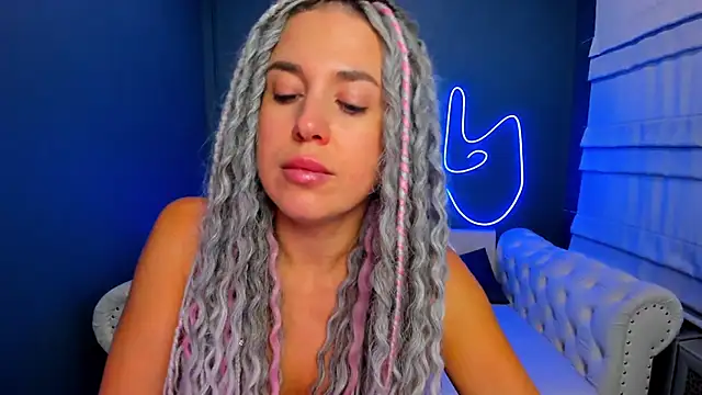 Snapshot of rock_n_roxy chatting on September 25, 1:20 am rock n roxy online show from September 25, 1:20 am