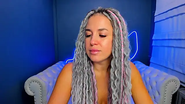 Snapshot of rock_n_roxy chatting on September 26, 1:20 am rock n roxy online show from September 26, 1:20 am