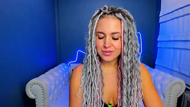 Snapshot of rock_n_roxy chatting on October 1, 1:22 am rock n roxy online show from October 1, 1:22 am