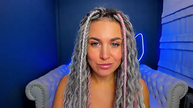 Snapshot of rock_n_roxy chatting on October 9, 1:58 am rock n roxy online show from October 9, 1:58 am