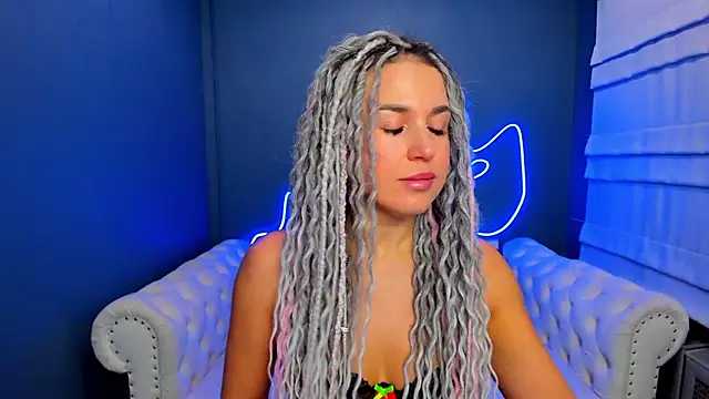 Snapshot of rock_n_roxy chatting on October 13, 1:27 am rock n roxy online show from October 13, 1:27 am