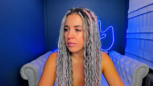 Snapshot of rock_n_roxy chatting on October 14, 1:17 am rock n roxy online show from October 14, 1:17 am