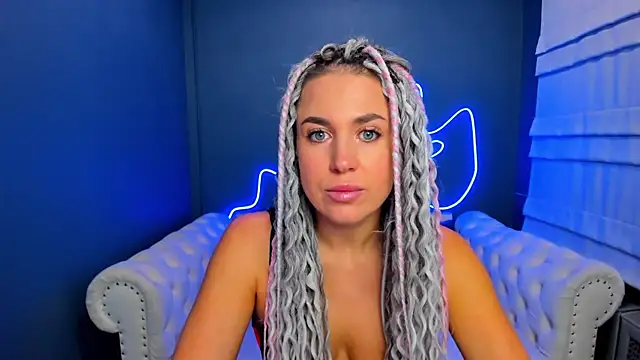 Snapshot of rock_n_roxy chatting on October 17, 1:20 am rock n roxy online show from October 17, 1:20 am