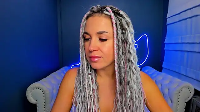 Snapshot of rock_n_roxy chatting on October 18, 1:19 am rock n roxy online show from October 18, 1:19 am