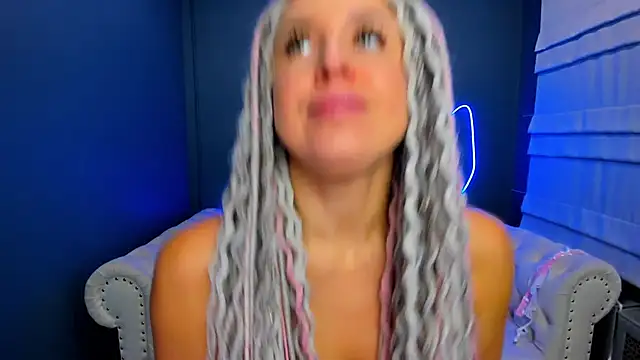 Snapshot of rock_n_roxy chatting on October 21, 1:17 am rock n roxy online show from October 21, 1:17 am