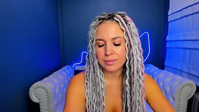 Snapshot of rock_n_roxy chatting on October 24, 1:24 am rock n roxy online show from October 24, 1:24 am