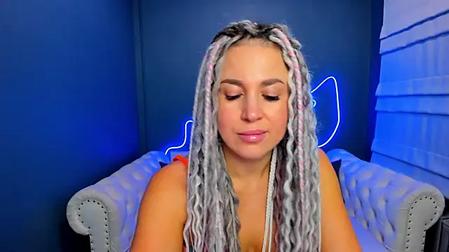 Snapshot of rock_n_roxy chatting on October 25, 1:24 am rock n roxy online show from October 25, 1:24 am