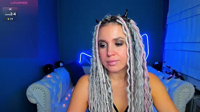 Snapshot of rock_n_roxy chatting on October 31, 1:28 am rock n roxy online show from October 31, 1:28 am