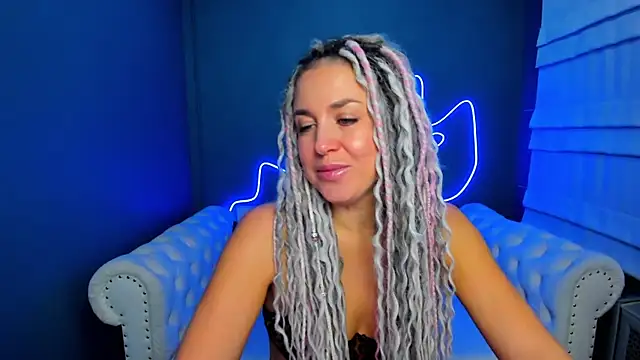 Snapshot of rock_n_roxy chatting on November 4, 1:16 am rock n roxy online show from November 4, 1:16 am