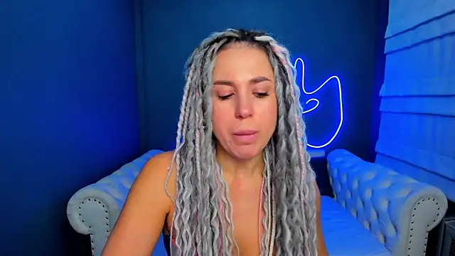 Snapshot of rock_n_roxy chatting on November 6, 1:50 am rock n roxy online show from November 6, 1:50 am