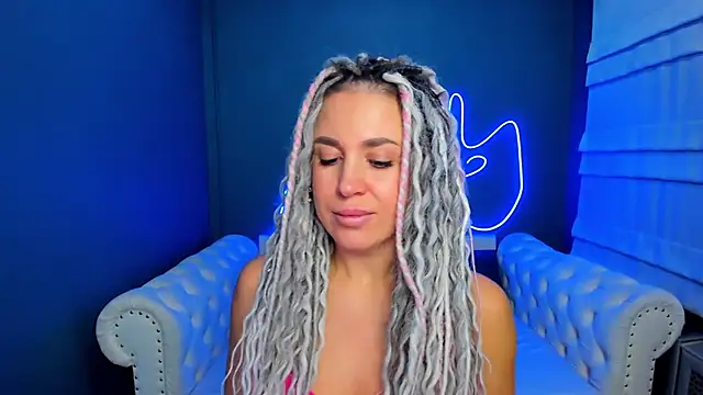 Snapshot of rock_n_roxy chatting on November 7, 1:27 am rock n roxy online show from November 7, 1:27 am