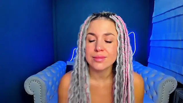 Snapshot of rock_n_roxy chatting on November 8, 1:28 am rock n roxy online show from November 8, 1:28 am