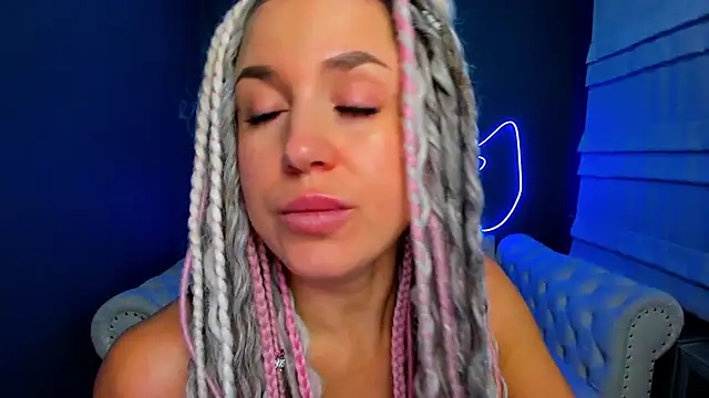 Snapshot of rock_n_roxy chatting on November 12, 1:17 am rock n roxy online show from November 12, 1:17 am