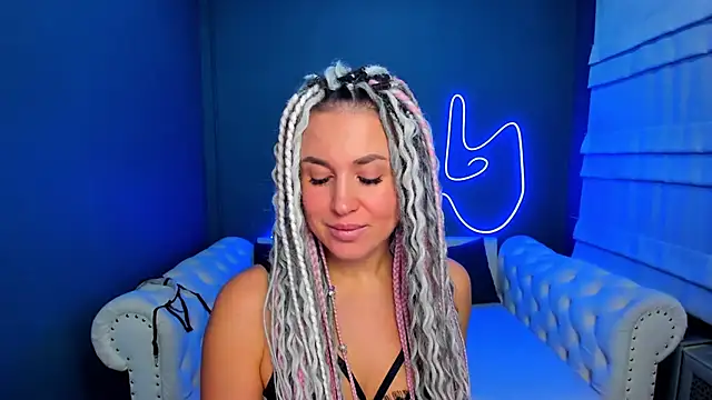 Snapshot of rock_n_roxy chatting on November 14, 1:26 am rock n roxy online show from November 14, 1:26 am