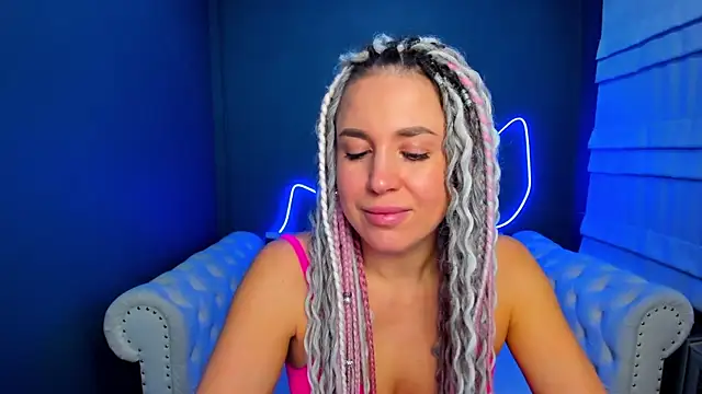 Snapshot of rock_n_roxy chatting on November 19, 1:27 am rock n roxy online show from November 19, 1:27 am