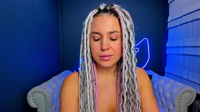 Snapshot of rock_n_roxy chatting on November 21, 1:37 am rock n roxy online show from November 21, 1:37 am