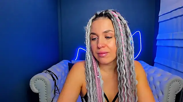 Snapshot of rock_n_roxy chatting on November 22, 1:15 am rock n roxy online show from November 22, 1:15 am