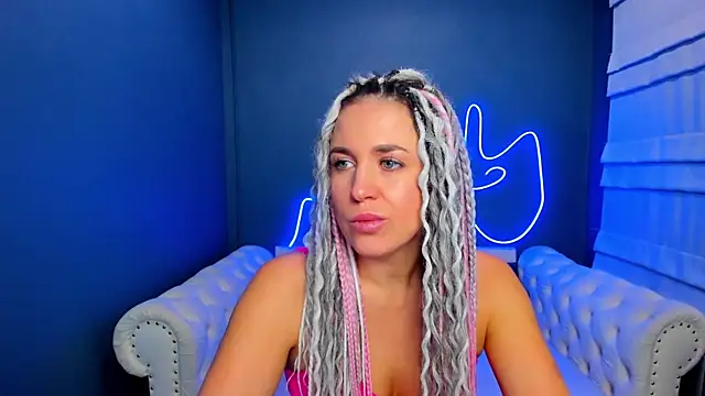 Snapshot of rock_n_roxy chatting on November 23, 1:16 am rock n roxy online show from November 23, 1:16 am