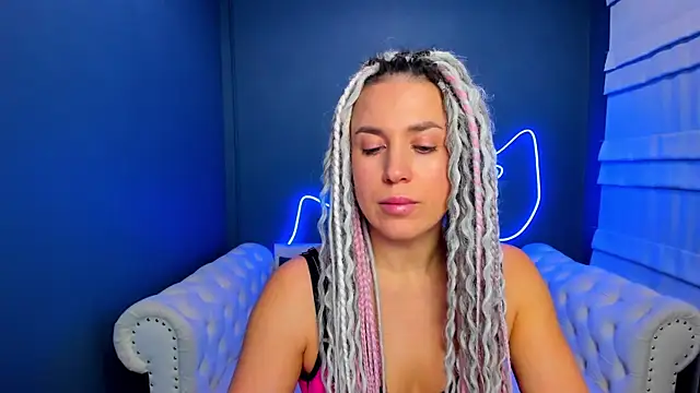 Snapshot of rock_n_roxy chatting on November 24, 1:38 am rock n roxy online show from November 24, 1:38 am