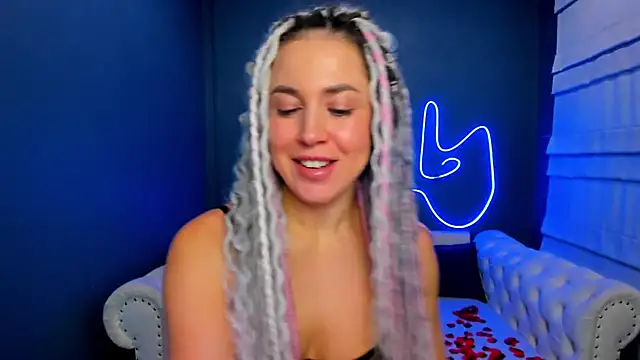 Snapshot of rock_n_roxy chatting on November 29, 3:42 am rock n roxy online show from November 29, 3:42 am