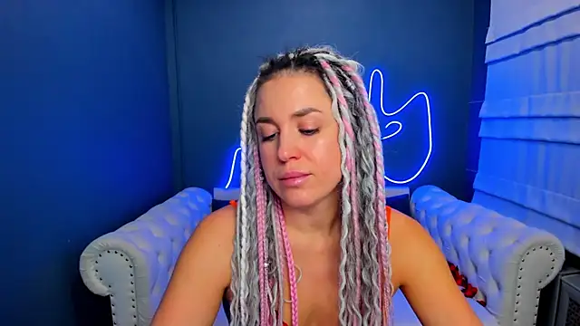 Snapshot of rock_n_roxy chatting on December 3, 1:24 am rock n roxy online show from December 3, 1:24 am