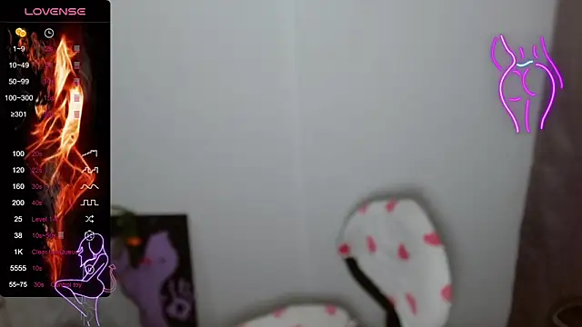 Snapshot of TRIXIE_TANG28 chatting on February 4, 3:11 am TRIXIE TANG28 online show from February 4, 3:11 am