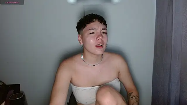 Snapshot of TRIXIE_TANG28 chatting on March 6, 8:48 pm TRIXIE TANG28 online show from March 6, 8:48 pm