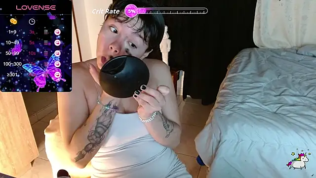 Snapshot of TRIXIE_TANG28 chatting on December 16, 4:06 am TRIXIE TANG28 online show from December 16, 4:06 am