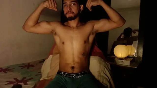 Snapshot of maxximus_100 chatting on January 10, 6:53 am maxximus 100 online show from January 10, 6:53 am