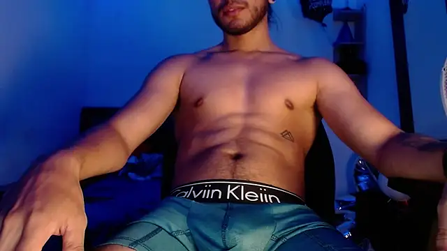 Snapshot of maxximus_100 chatting on February 23, 7:22 am maxximus 100 online show from February 23, 7:22 am