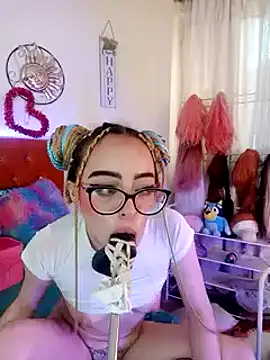 Snapshot of Yennastone chatting on December 21, 8:10 pm Yennastone online show from December 21, 8:10 pm
