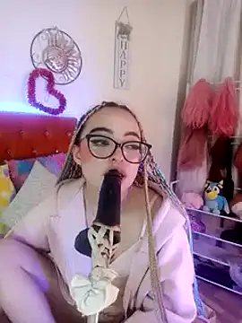 Snapshot of Yennastone chatting on December 22, 6:17 am Yennastone online show from December 22, 6:17 am