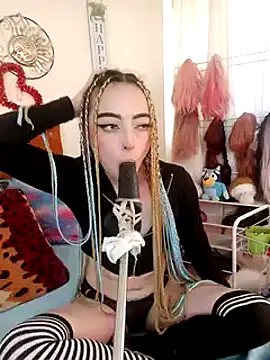 Snapshot of Yennastone chatting on December 26, 6:33 pm Yennastone online show from December 26, 6:33 pm