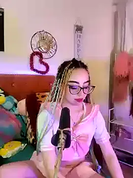 Snapshot of Yennastone chatting on January 9, 11:45 pm Yennastone online show from January 9, 11:45 pm