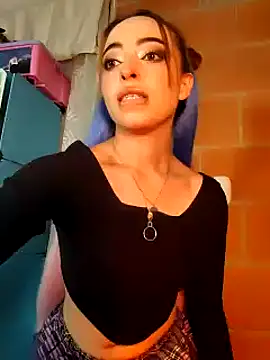 Snapshot of Yennastone chatting on February 18, 12:15 am Yennastone online show from February 18, 12:15 am
