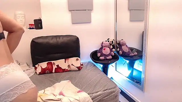 eva twiss online show from April 19, 6:10 pm