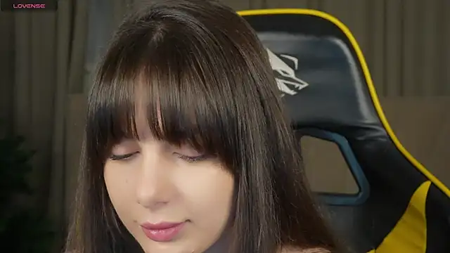 Snapshot of Alisa054 chatting on December 15, 4:15 pm Alisa054 online show from December 15, 4:15 pm