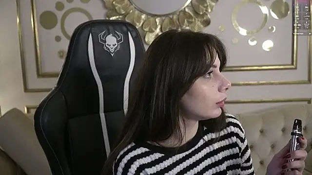 Snapshot of Alisa054 chatting on February 7, 10:52 pm Alisa054 online show from February 7, 10:52 pm