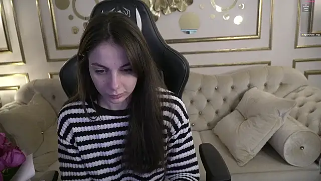 Snapshot of Alisa054 chatting on February 8, 7:59 am Alisa054 online show from February 8, 7:59 am