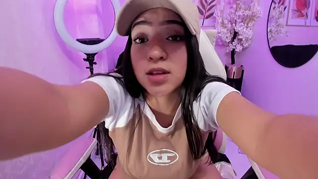 Zafiro t18 online show from December 18, 10:35 pm