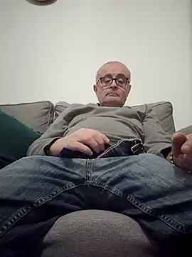 Snapshot of Bretoncool chatting on March 20, 5:02 am Bretoncool online show from March 20, 5:02 am